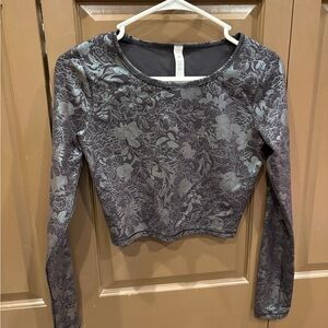 Lululemon Athletica Silver Fitted Cropped work out top